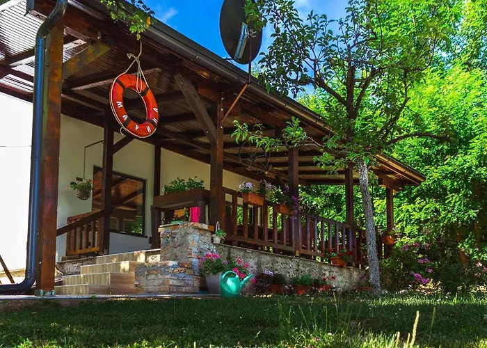 Vila Marina Na Obali Dunava